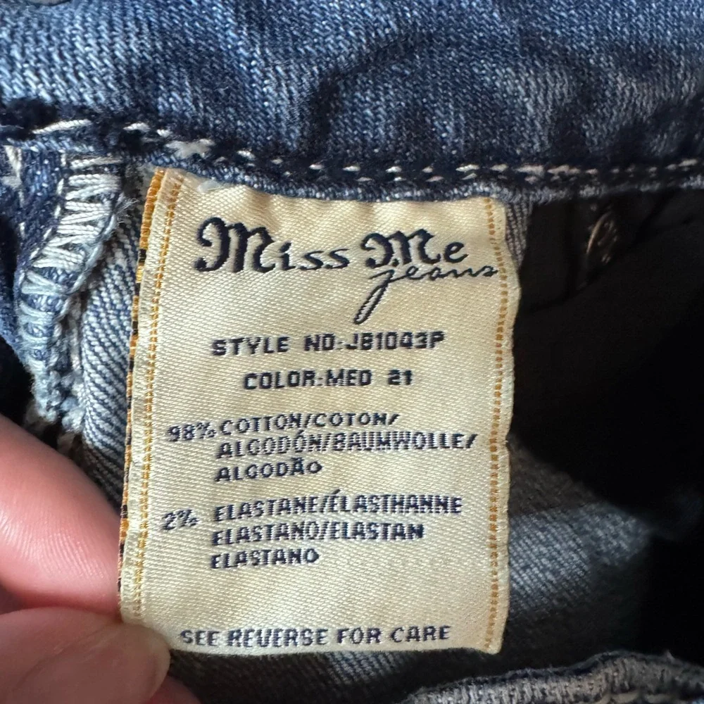 Miss Me Distressed Boyfriend Thick Stitch Embellished Cropped Jeans in Med 21 - Picture 7 of 8